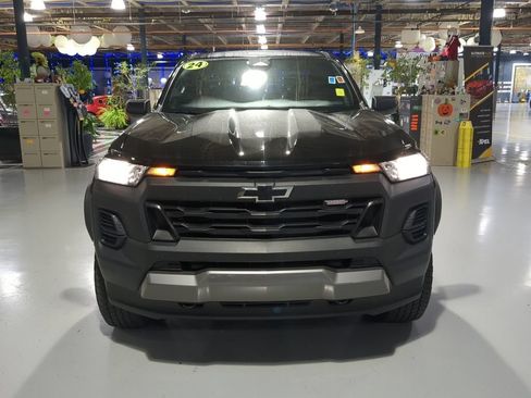 Used 2024 Chevrolet Colorado Trail Boss w/ Advanced Trailering Package AWD/4WD image 3