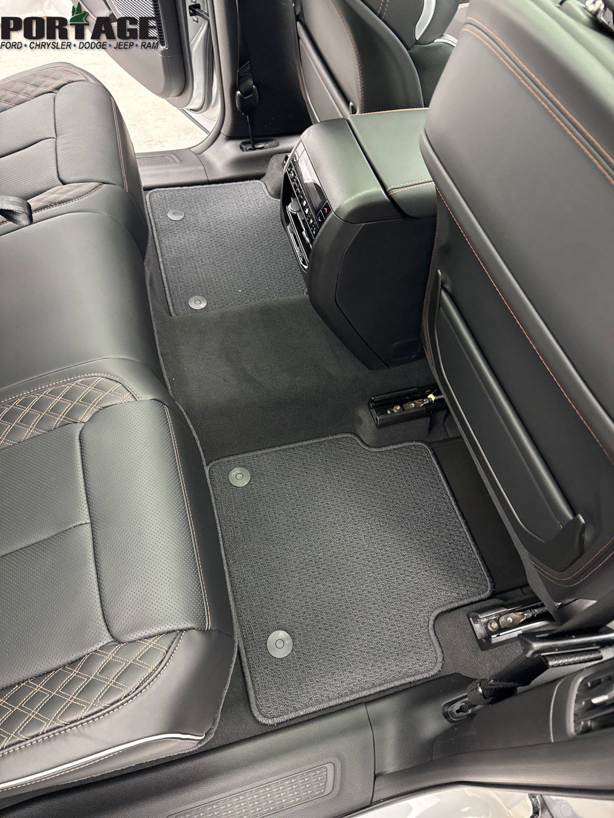 New 2026 Jeep Grand Cherokee Summit w/ Obsidian Package AWD/4WD image 38