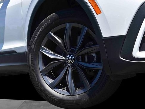 Certified 2023 Volkswagen Tiguan SE FWD image 3