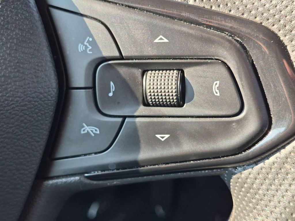 Used 2025 Chevrolet TrailBlazer LT AWD/4WD image 19