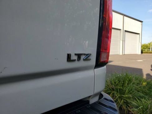 Used 2025 Chevrolet Silverado 2500 LTZ w/ LTZ Convenience Package AWD/4WD image 8