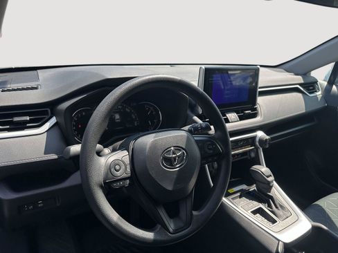 Used 2025 Toyota RAV4 XLE FWD image 10