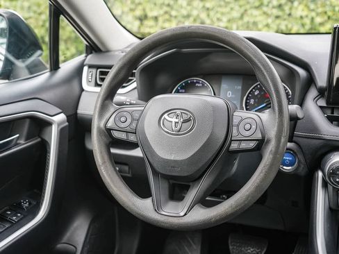 Used 2022 Toyota RAV4 XLE AWD/4WD image 14
