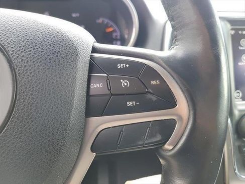Used 2018 Jeep Grand Cherokee Altitude RWD image 10