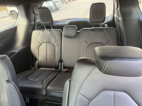 New 2026 Chrysler Pacifica Select FWD image 12