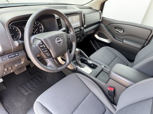 Used 2023 Nissan Frontier SV w/ Tow Package AWD/4WD image 4