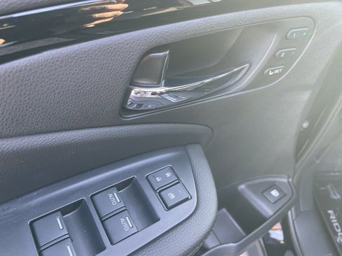 Used 2025 Honda Ridgeline Black Edition image 11