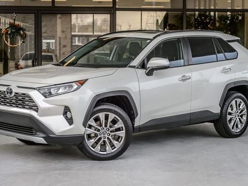 Used 2020 Toyota RAV4 Limited image 2