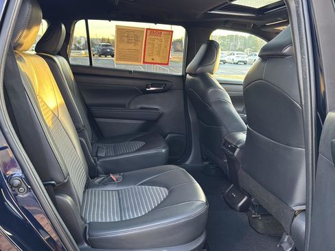 Certified 2023 Toyota Highlander XSE image 11
