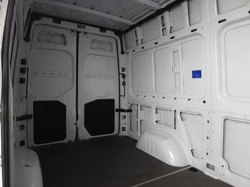 Used 2025 Mercedes-Benz Sprinter 2500 image 22