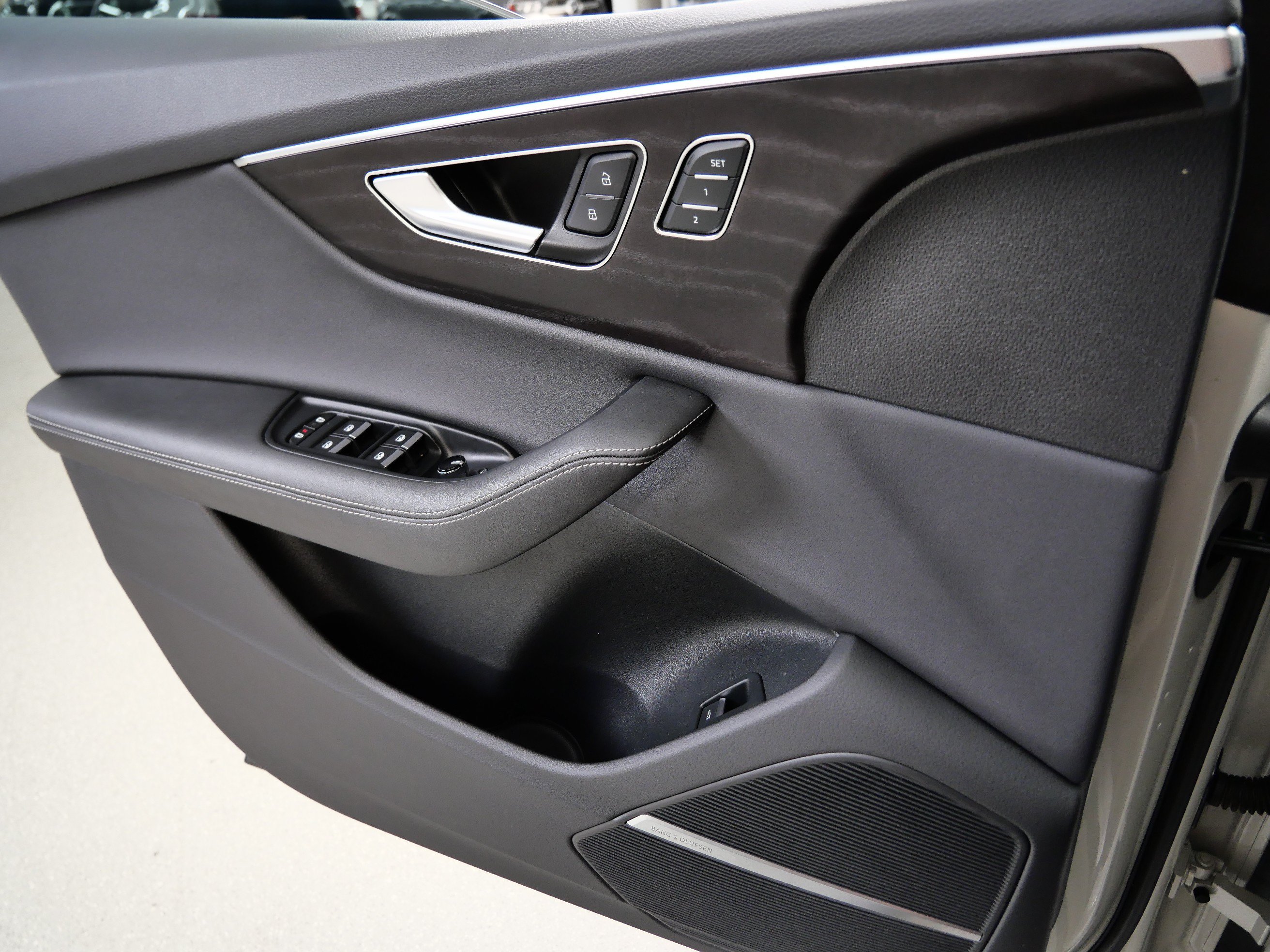 Used 2023 Audi Q8 Premium Plus w/ Premium Plus Package AWD/4WD image 29