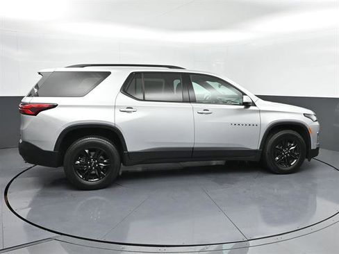 Used 2022 Chevrolet Traverse LT FWD image 30