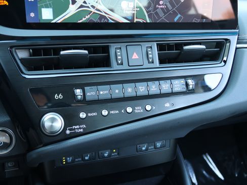 Used 2025 Lexus ES 300h w/ Premium Package image 24