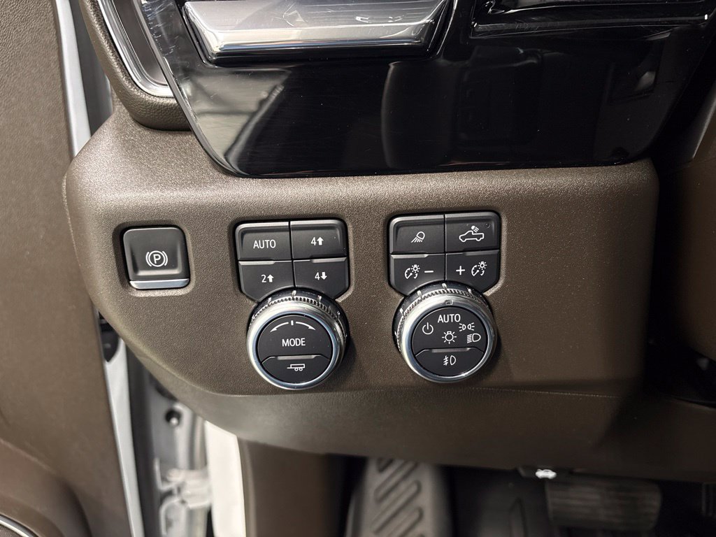 Used 2025 GMC Sierra 1500 SLT w/ SLT Premium Package AWD/4WD image 29