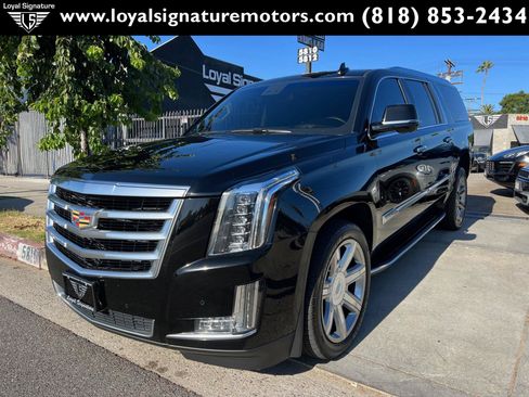 Used 2018 Cadillac Escalade ESV Luxury RWD image 3