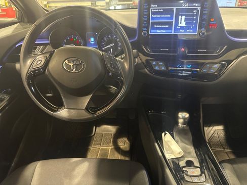 Used 2021 Toyota C-HR XLE image 6