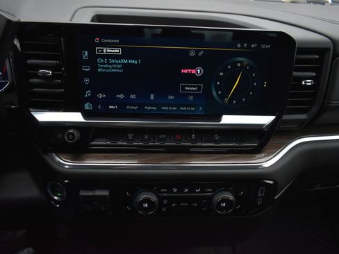 Used 2024 Chevrolet Silverado 2500 LT w/ Convenience Package image 23