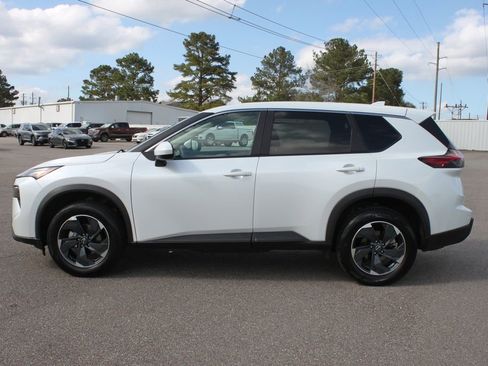 Used 2024 Nissan Rogue SV image 5