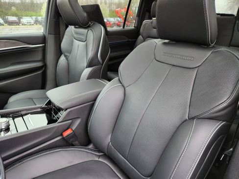 New 2025 Jeep Grand Cherokee L Overland w/ Luxury Tech Group IV image 26