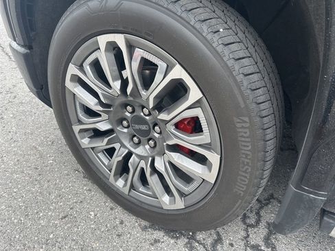 Used 2024 GMC Sierra 1500 Denali Ultimate image 9