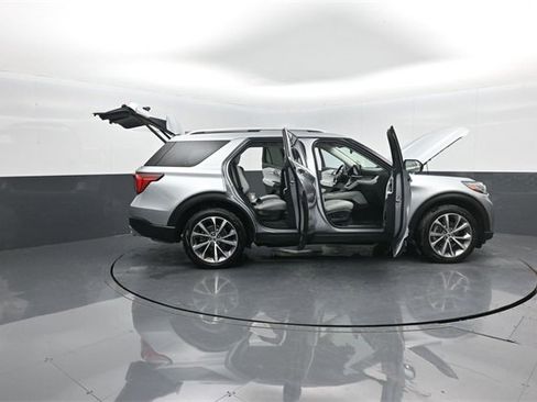 Certified 2025 Ford Explorer Platinum w/ Ultimate Package image 37