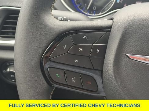 Used 2025 Chrysler Pacifica Limited FWD image 27