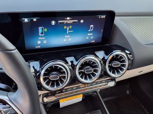 Used 2025 Mercedes-Benz GLA 250 4MATIC image 5