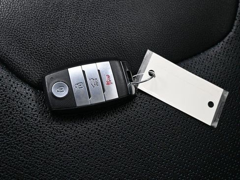 Used 2020 Kia Niro EX Premium image 32