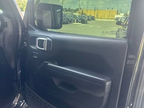 Used 2018 Jeep Wrangler Unlimited Sport S AWD/4WD image 11