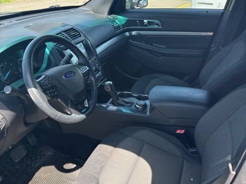 Used 2019 Ford Explorer XLT w/ Equipment Group 201A AWD/4WD image 3