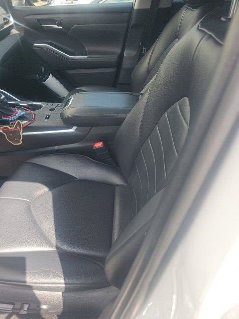 Used 2023 Toyota Highlander XLE FWD image 13