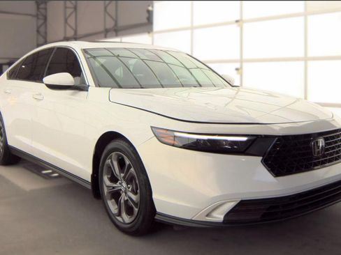Used 2023 Honda Accord EX image 4