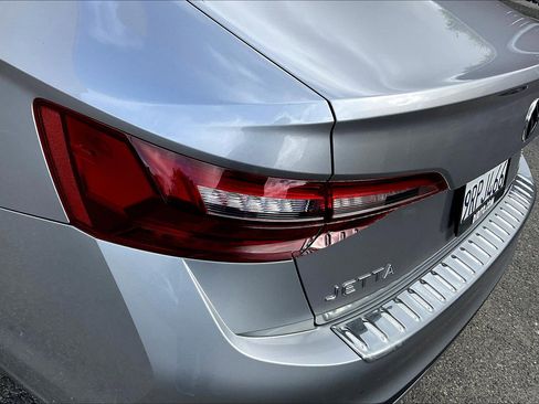 Certified 2024 Volkswagen Jetta SE image 28