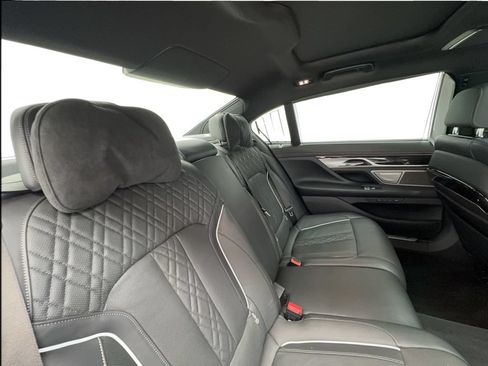 Used 2022 BMW 740i w/ Luxury Rear Seating Package RWD image 28