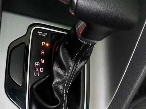 Used 2017 Kia Niro LX image 22