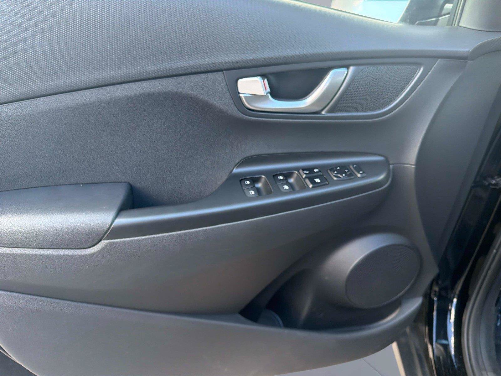 Used 2022 Hyundai Kona SEL w/ Convenience Package FWD image 16