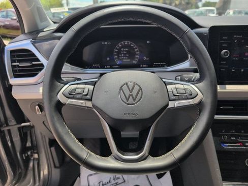 Used 2025 Volkswagen Taos SE AWD/4WD image 22