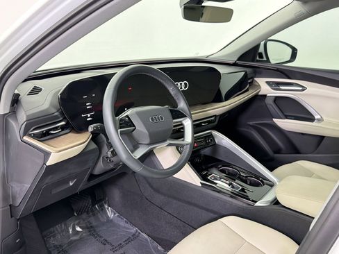 Certified 2025 Audi Q5 Premium w/ Convenience Package AWD/4WD image 4