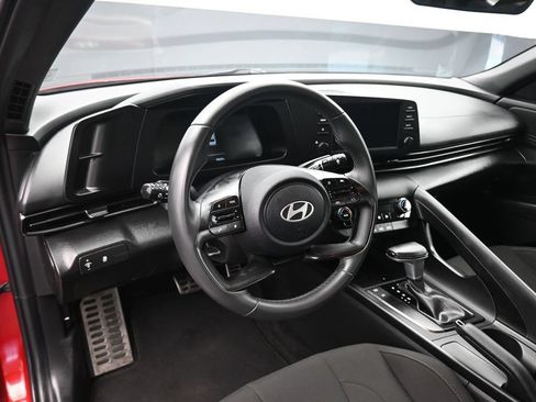 Used 2025 Hyundai Elantra Sport FWD image 13