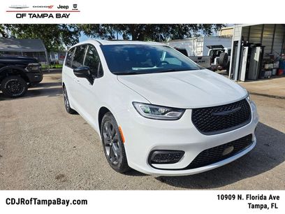 New 2026 Chrysler Pacifica Select