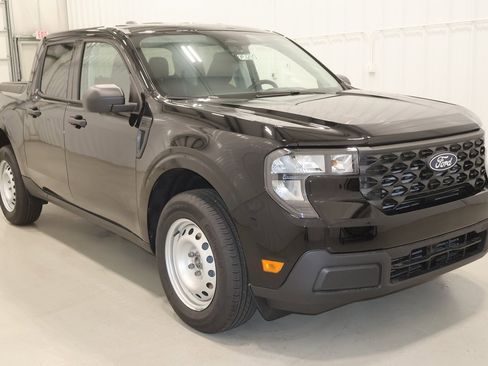 New 2025 Ford Maverick XL image 2