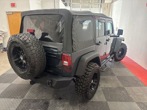 Used 2018 Jeep Wrangler Unlimited Sport w/ Connectivity Group image 10