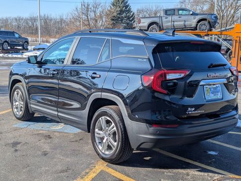 Used 2024 GMC Terrain SLE w/ Driver Convenience Package image 5