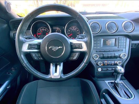 Used 2018 Ford Mustang Coupe image 5