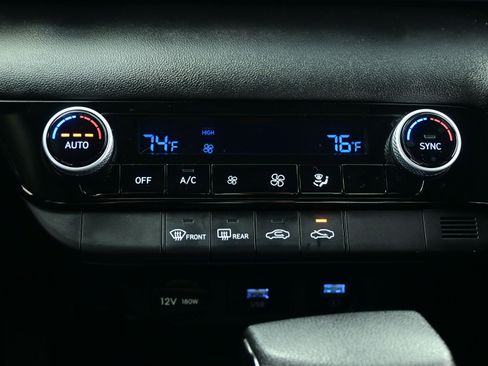 Used 2023 Hyundai Elantra SEL w/ Preferred Accessory Package image 19