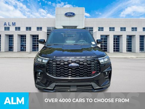 Used 2025 Ford Explorer ST image 3