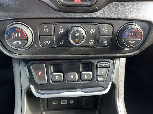 Used 2018 GMC Terrain SLE w/ Driver Convenience Package image 19