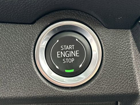 Used 2025 Chevrolet Traverse LT w/ Sun and Wheel Package image 17