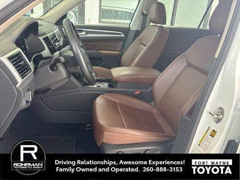Used 2023 Volkswagen Atlas SE w/ Black Wheel Package FWD image 7