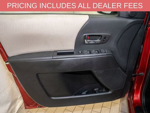 Used 2009 MAZDA MAZDA5 Sport FWD image 11